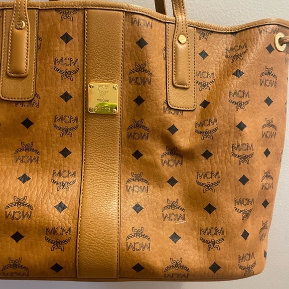 Medium MCM Tote - Picture 6 of 6